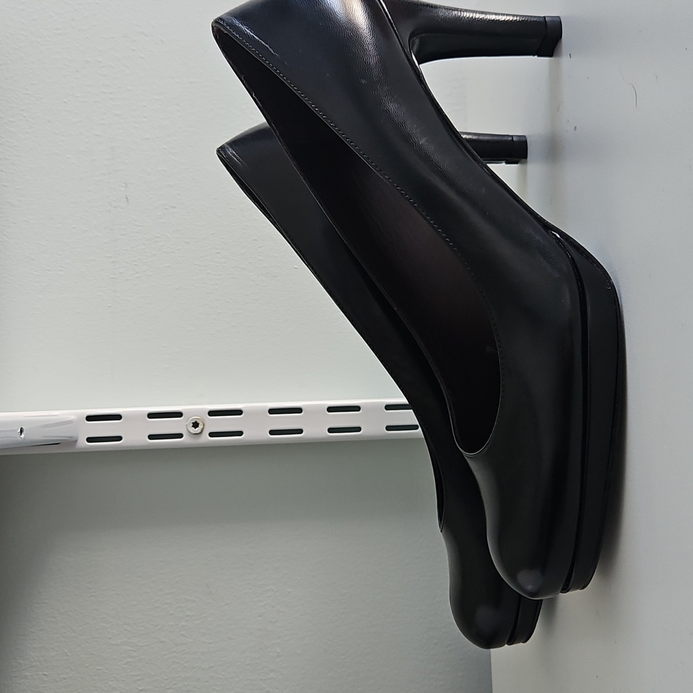 New Stuart Weitzman Black Pumps - Picture 3 of 9